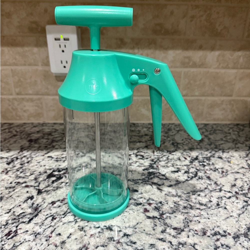 Pampered Chef Bakers Cake Batter Mixer & Dispenser Baking Cakes Pancakes